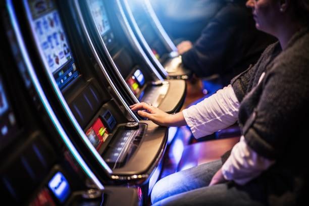 ninja slot77 mobile interface showing Ceme Online betting controls and player table view
